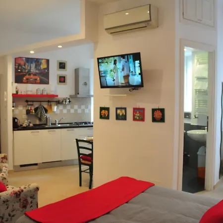 Cardinal - 2 Steps From Vatican & Ottaviano Metro - Secure, Vibrant, Wealthy, Accessibile Area - Warm Multilanguage Guest Care *